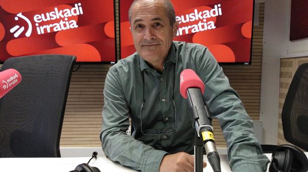 Felix Ibargutxi Euskadi Irratiko estudioan