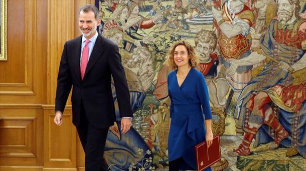 El rey Felipe VI y la hasta ahora presidenta del Congreso, Meritxell Batet. Foto de archivo: EFE