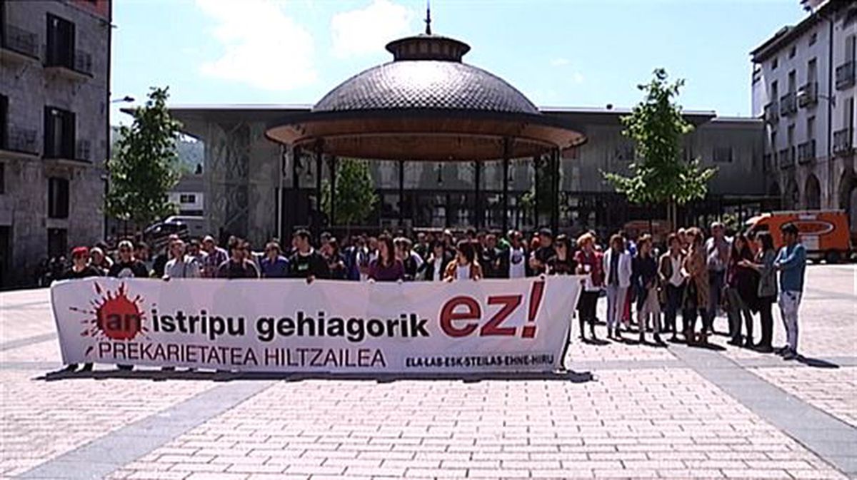 Concentraciones contra la siniestralidad laboral en Azpeitia y Zarautz.
