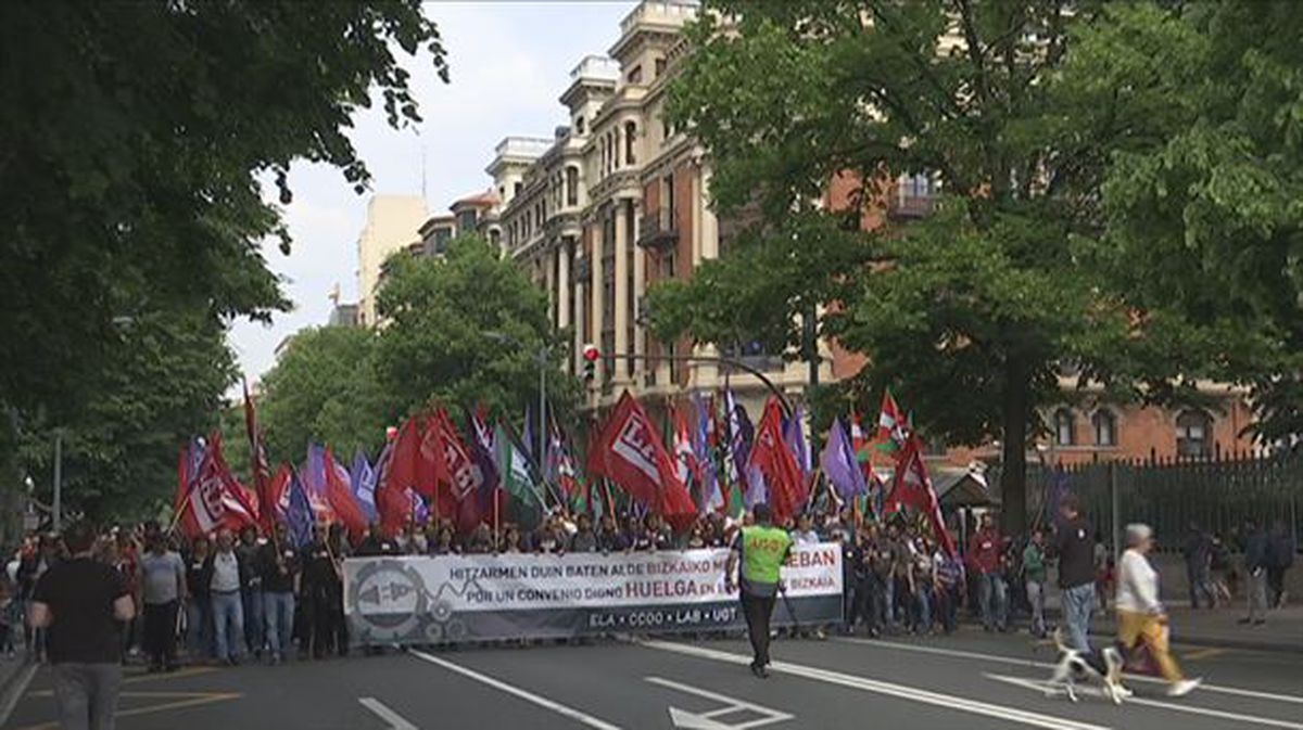 10.000 bildu dira, Bizkaiko hiriburuan, lan duinak eskatzeko.