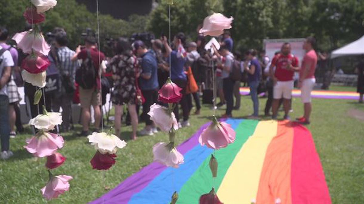 Parejas de Taiwan celebrando la unión.