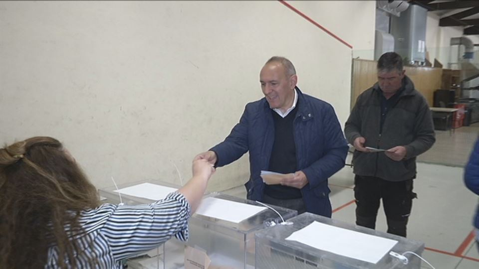 Ramiro Gonzalez (EAJ Araba), botoa ematen. (Argazkia: EiTB)