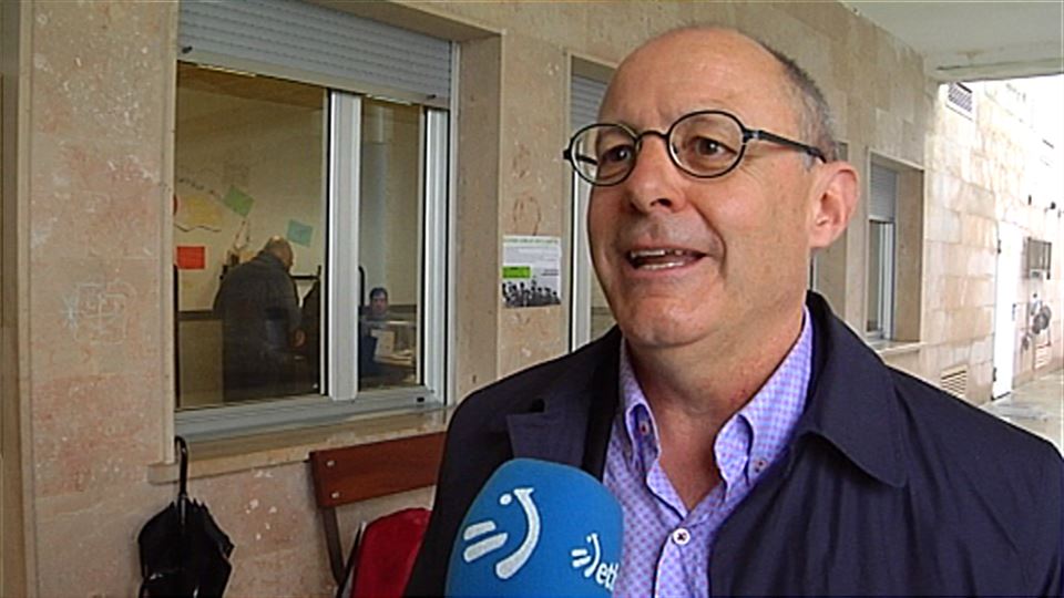 Juan Karlos Izagirre (EH Bildu Gipuzkoa), botoa eman ondoren. (Argazkia: EiTB)