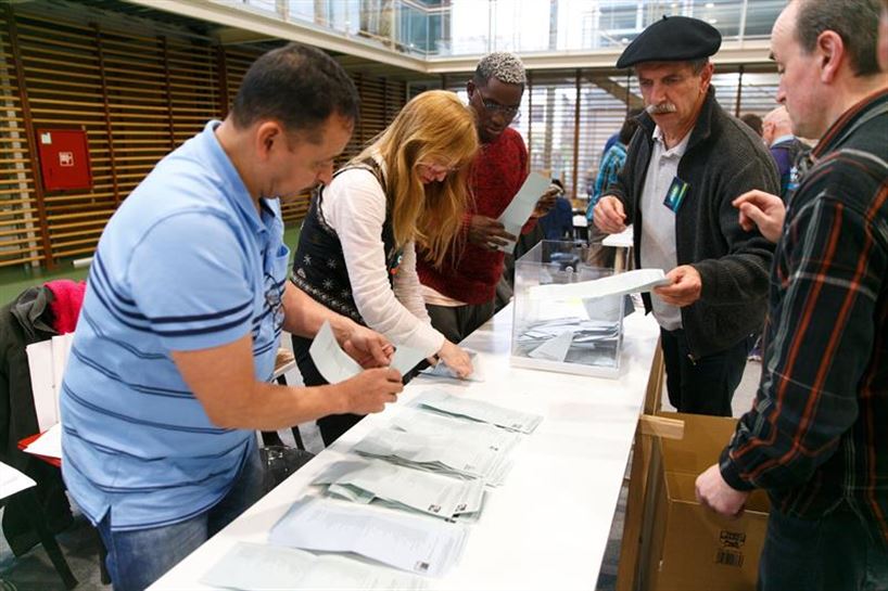 Boto zenbaketa, Gasteizko hautesleku batean. (Argazkia: EFE)