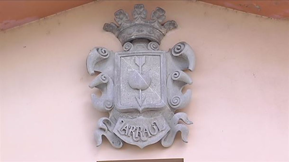 El escudo de Larraul (Gipuzkoa).