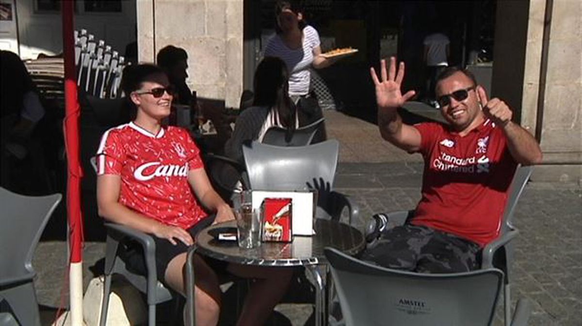 Aficionados del Liverpool en Vitoria-Gasteiz.