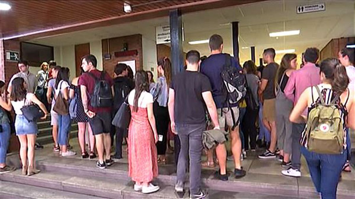 235 jóvenes optan en Bilbao a conseguir una beca para estudiar en el extranjero