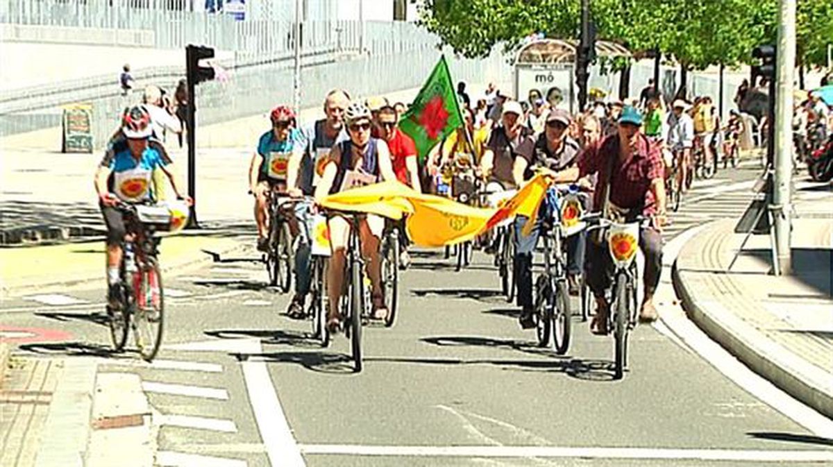 marcha ciclista en recuerdo de Gladys del Estal en Donostia-San Sebastián. Foto: EiTB