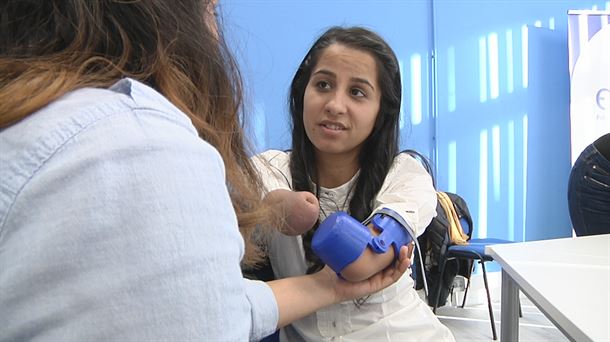 Prótesis para María