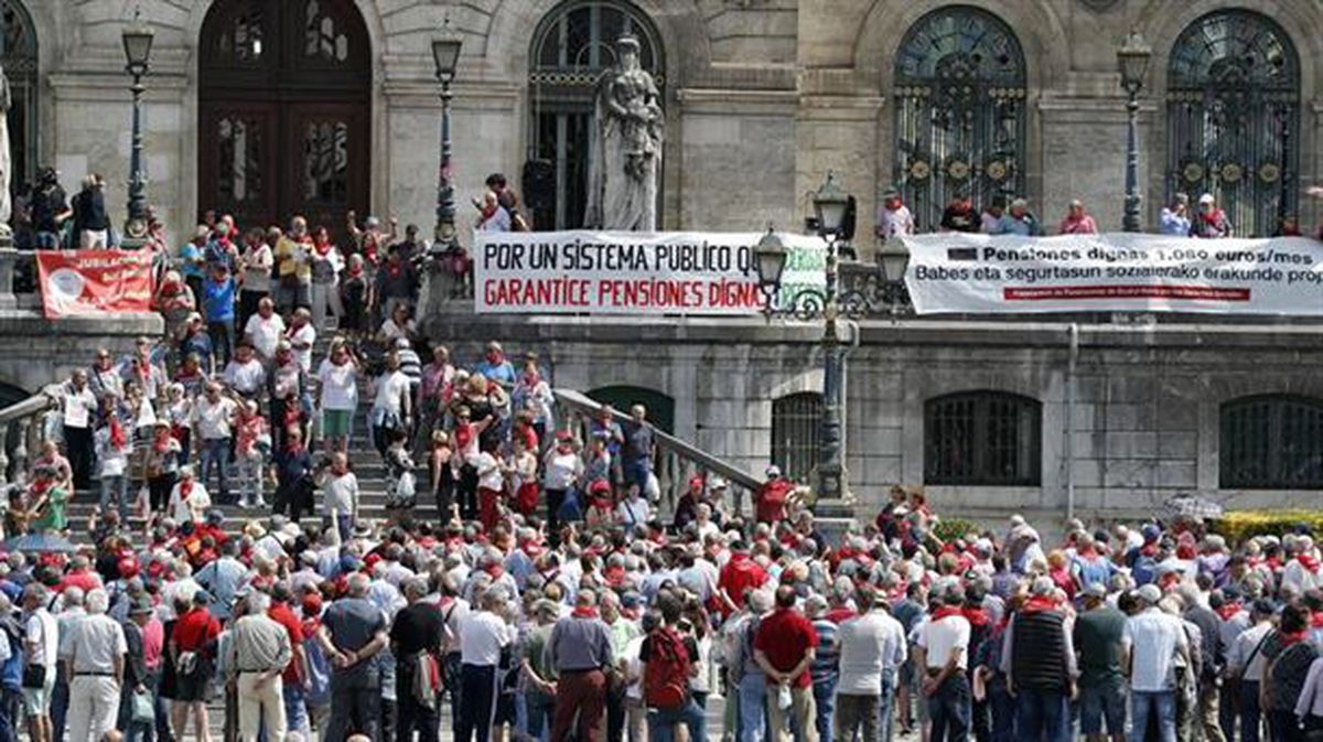 Concentración de los pensionistas en Bilbao.
