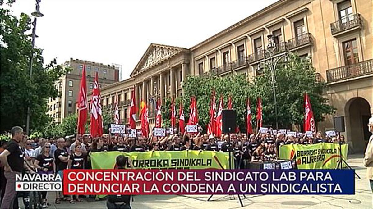 Concentración de LAB en Pamplona para denunciar la condena