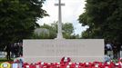 Cruz en memoria de los caídos en Normandi. Foto: EFE title=