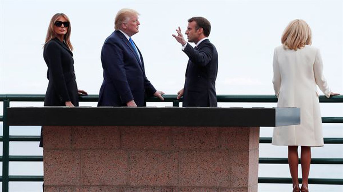 Donald Trump eta Melania emaztea, Emmanuel Macron eta Brigitte emaztearekin.