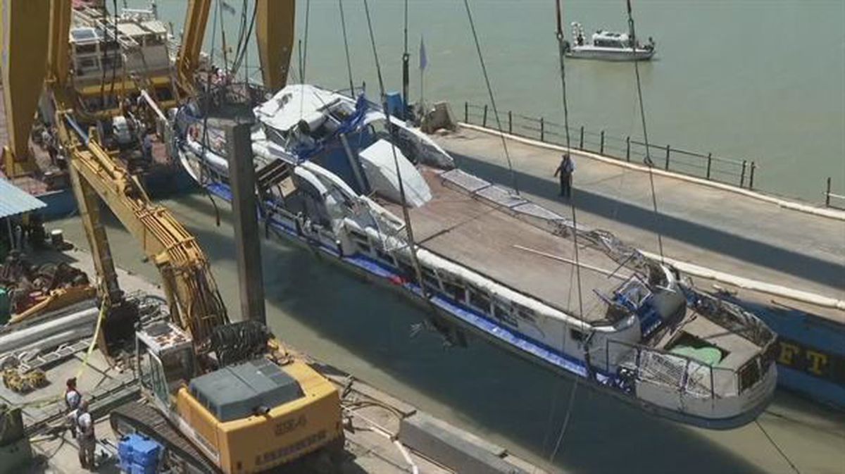 El barco, en el río Danubio.