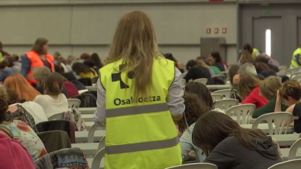 Examen de la oferta pública de empleo de Osakidetza. Imagen obtenida de un vídeo de EiTB.