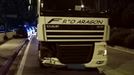 Un camión choca contra un coche y causa daños en 5 vehículos estacionados (@bomberos_na)