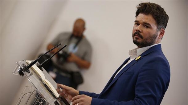 Gabriel Rufian ERCko bozeramailea Adriana Lastrarekin bildu ondoren.