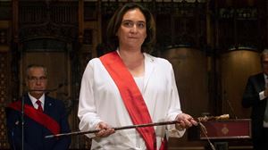 Colau repite como alcaldesa de Barcelona con los votos del PSC y de Valls