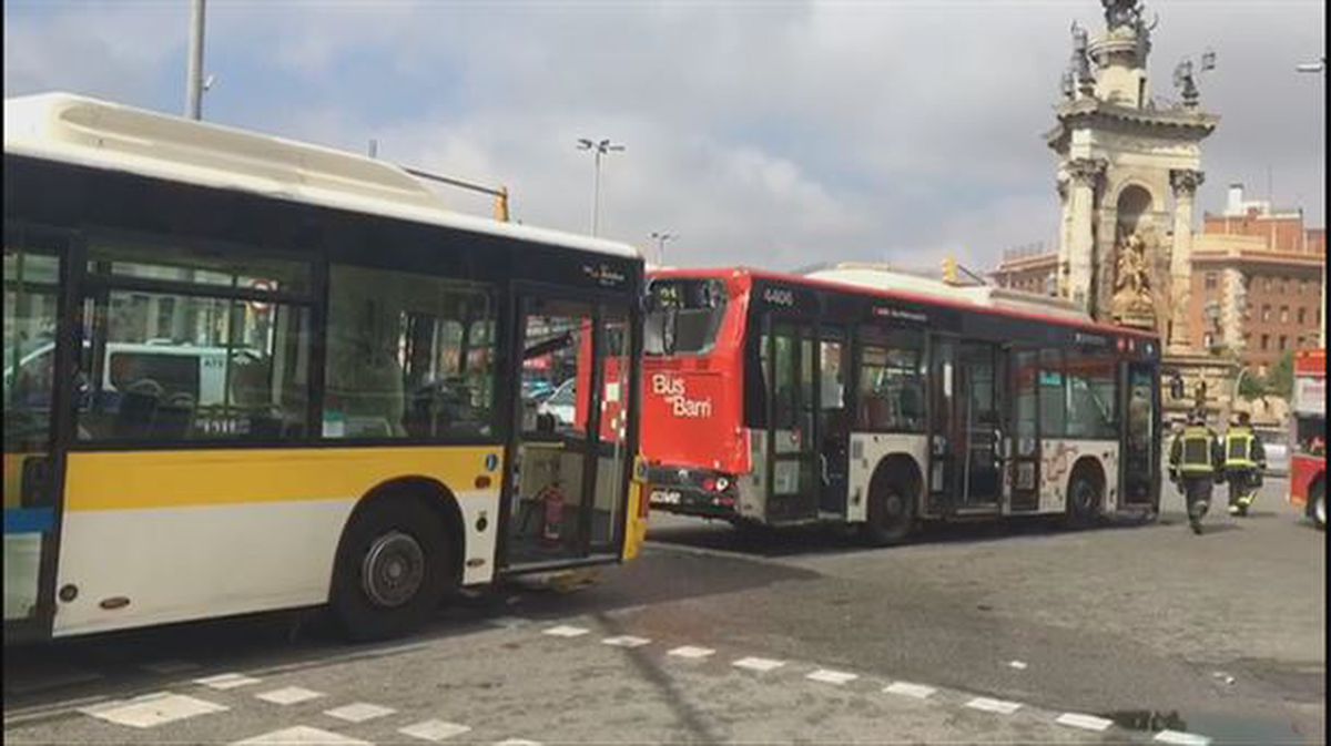 Autobusetako batek bestea jo du atzetik