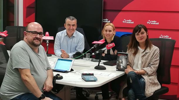 Lorenzo Silva y Noemí Trujillo en los estudios                                                      