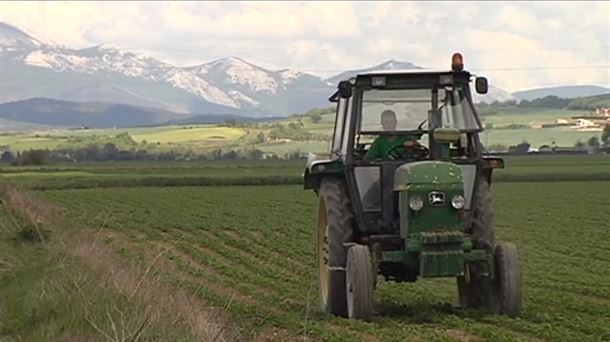 TRACTOR. FINCA