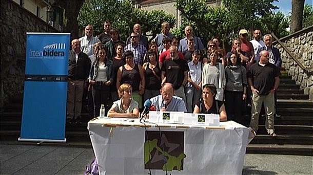 Rueda de prensa de miembros de Jaiki Hadi, hoy en Hernani