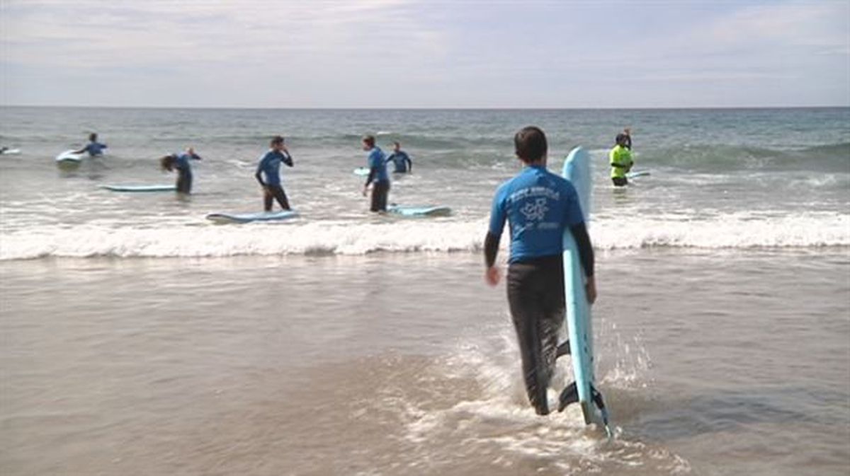 Surfistas en Zarautz