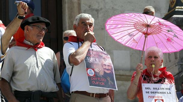 Pensionistas de Bizkaia en el arenal bilbaino