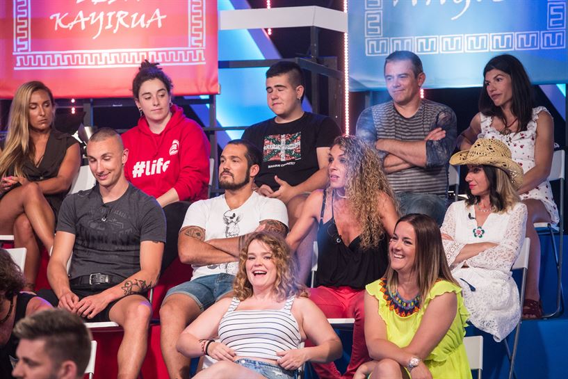 Concursantes en el público