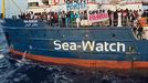 El buque de la ONG Sea Watch entra en aguas italianas desafiando el veto de Salvini