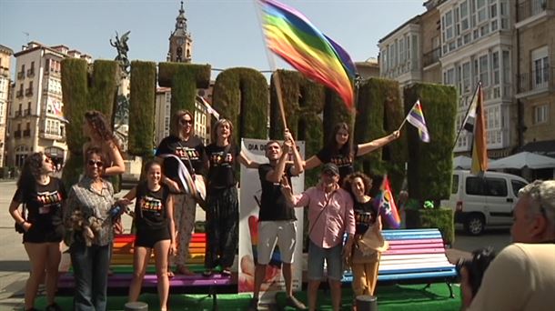 Mosaico en Vitoria-Gasteiz para reivindicar los derechos del colectivo LGTBI