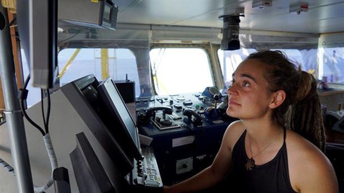 La capitana del 'Sea Watch 3', Carola Rackete, en el momento de su detención