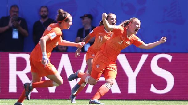 Las jugadoras holandesas celebran uno de los goles del partido