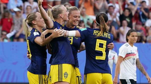 Las jugadoras de Suecia celebran su pase a semifinales