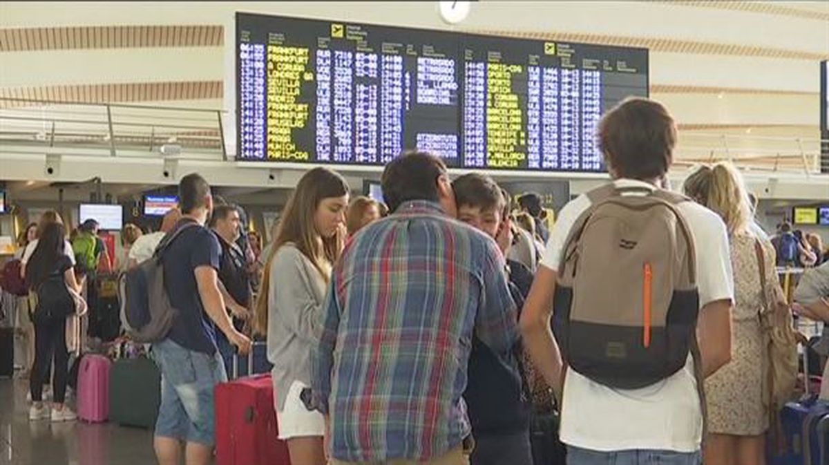 Imagen de archivo del Aeropuerto de Bilbao. Foto obtenida de un vídeo emitido en ETB.