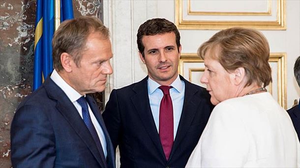 Donald Tusk, Pablo Casado eta Angela Merkel Europako Alderdi Popularraren goi-bileran