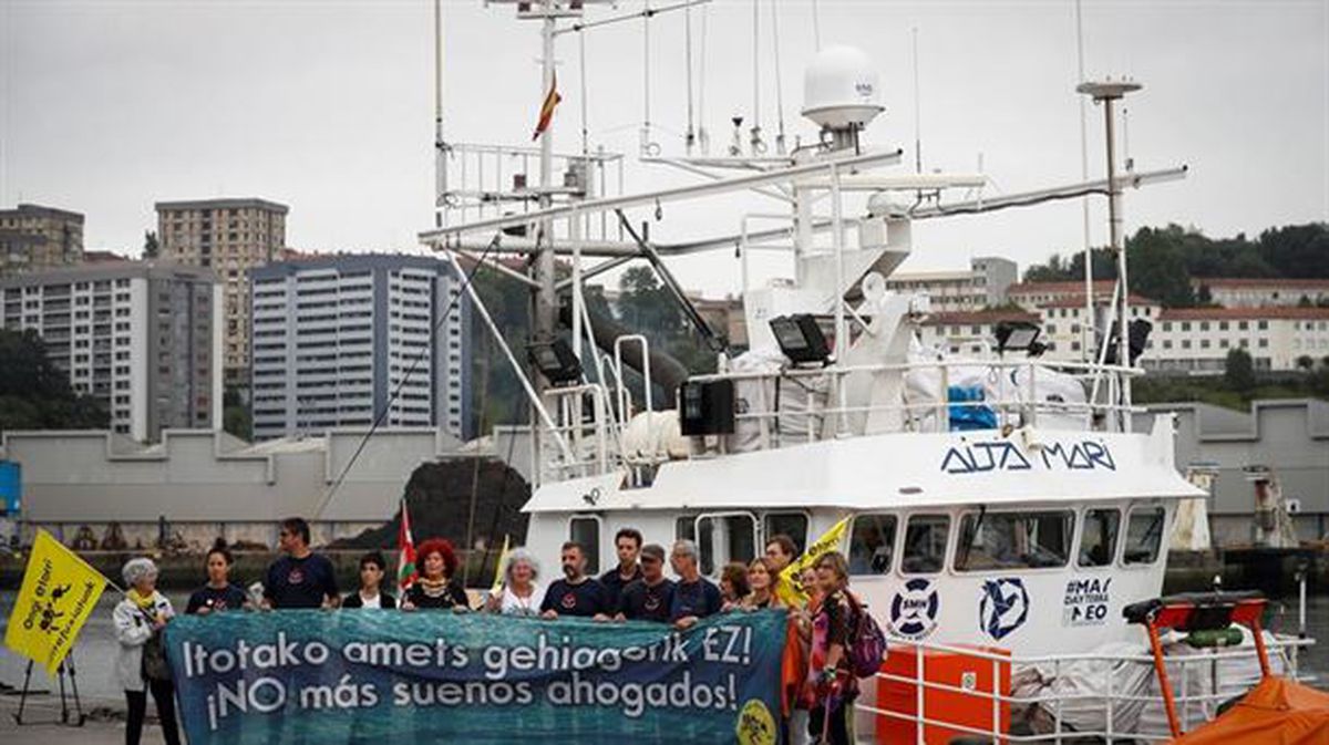 El buque de rescate humanitario 'Aita Mari' en el puerto de Pasaia (Gipuzkoa).