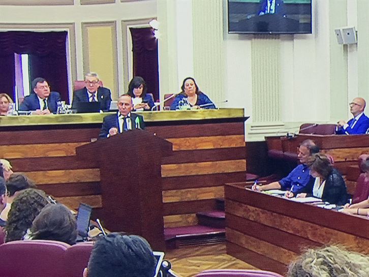 Pleno de inversitura del Dip Gral Álava