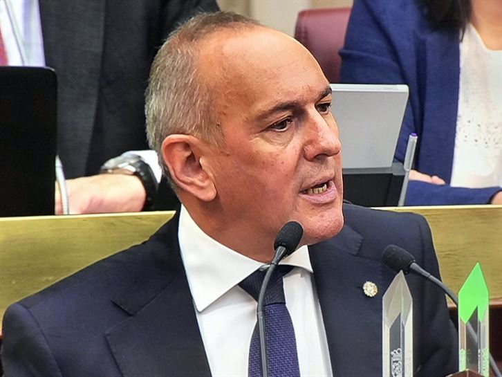 Pleno de inversitura del Dip Gral Álava