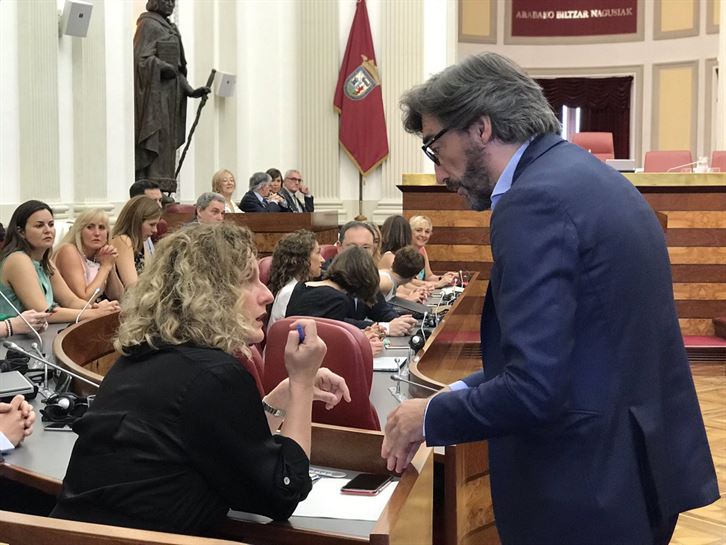 Pleno de inversitura del Dip Gral Álava