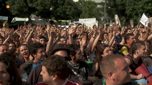 Manifestantes en la calle. Imagen del reportaje 'La Cifra Negra' de '360º'