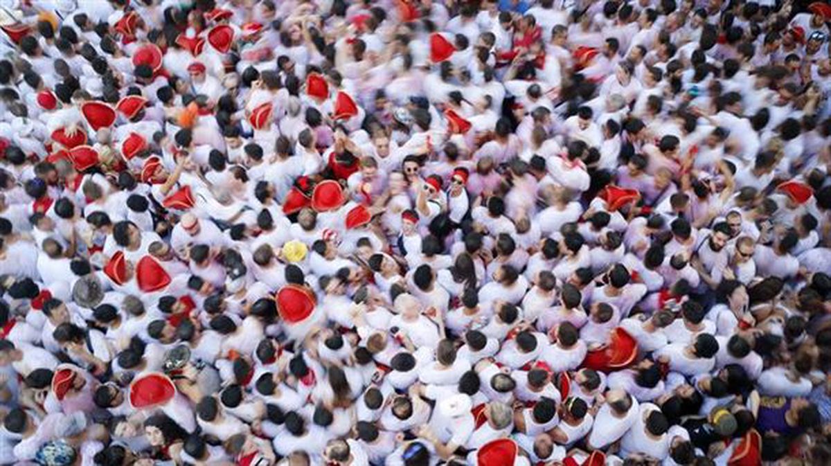 Multitud de gente en una imagen de los sanfermines tomada el 6 de julio de 2019