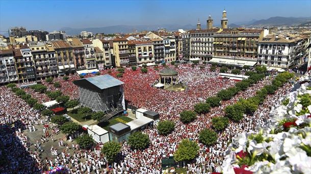 Jendetza bilduta Iruñean, 2019ko Sanferminetan. 