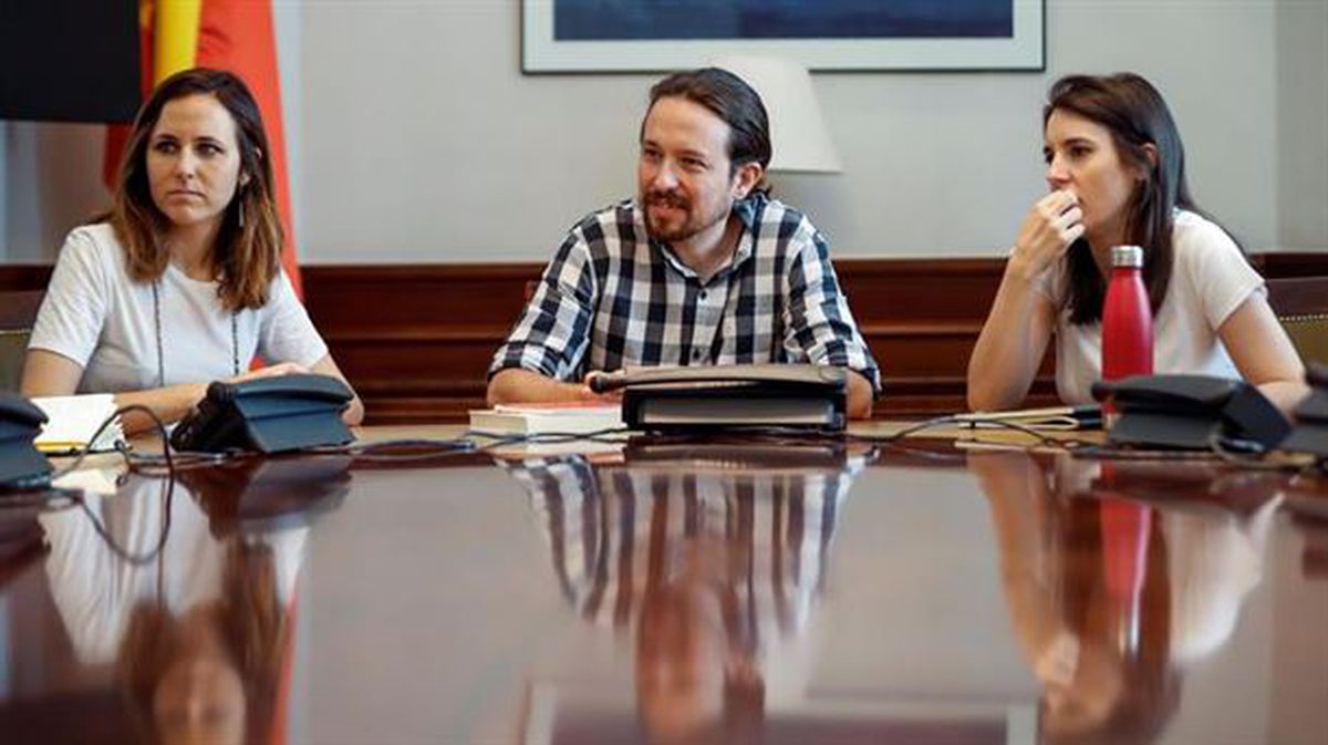 Pablo Iglesias, Podemoseko idazkari nagusia, bere alderdiekin bilduta. Argazkia: EFE
