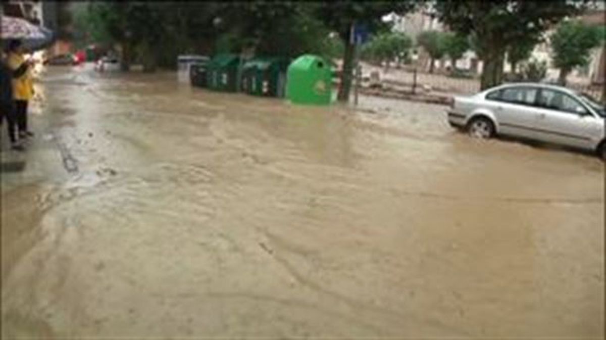 Calles de Tafalla inundadas