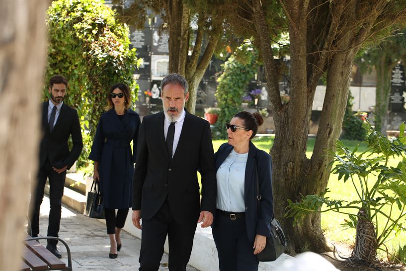 Yago, con Lola y Luis al fondo