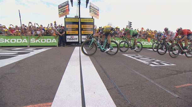 Ciclistas llegado a meta en el Tour de Francia.