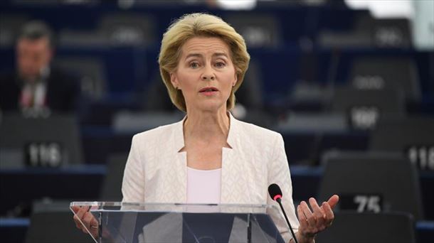 La candidata a presidir la Comisión Europea Von der Leyen durante su discurso en el Parlamento