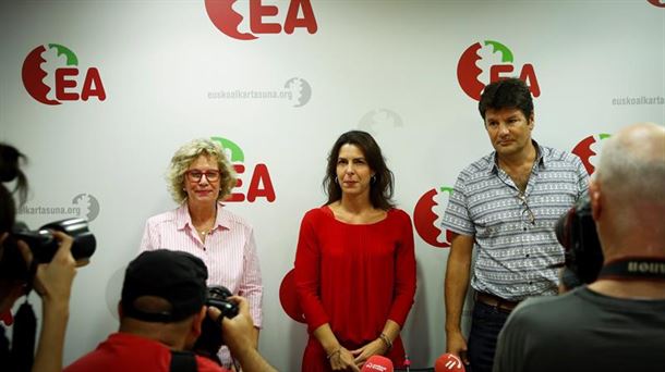 Miren Aranoa, Iratxe López de Aberasturi y Mikel Goenaga. Foto: EFE