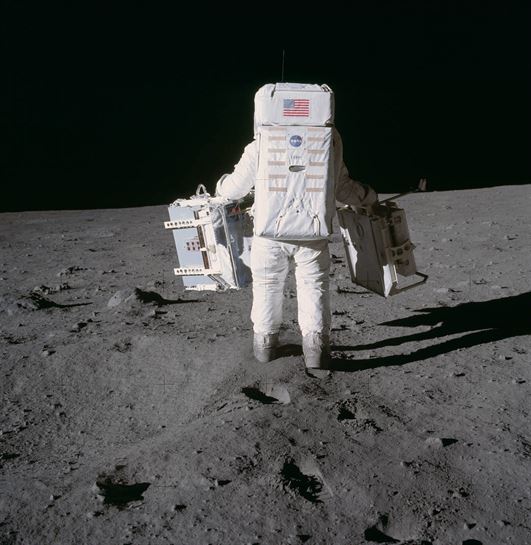 Buzz Aldrin Ilargian ibiltzen. Argazkia: NASA